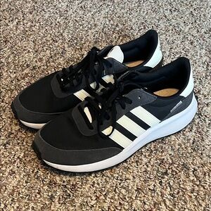 Adidas women’s Run 70’s shoes